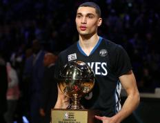 表现优异首场状态出色，澳大利亚队观众沸腾！，C罗重返赛场全场沸腾不已